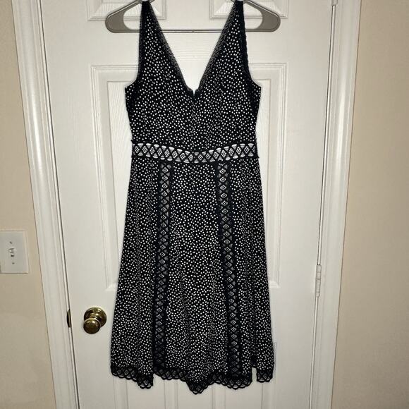 Nanette Lepore Women's Dress Size 2 Black And White - Picture 2 of 5